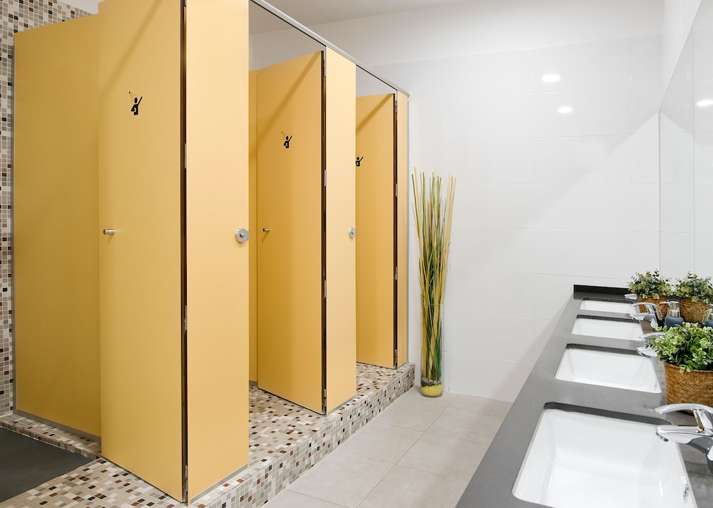 6-Bed Private Room with Shared Bathroom