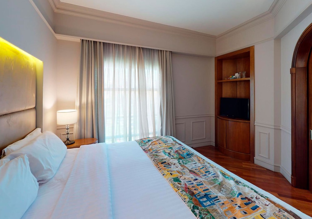 Premium Suite - Photo 1