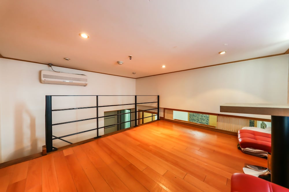 Family Room - Photo 8
