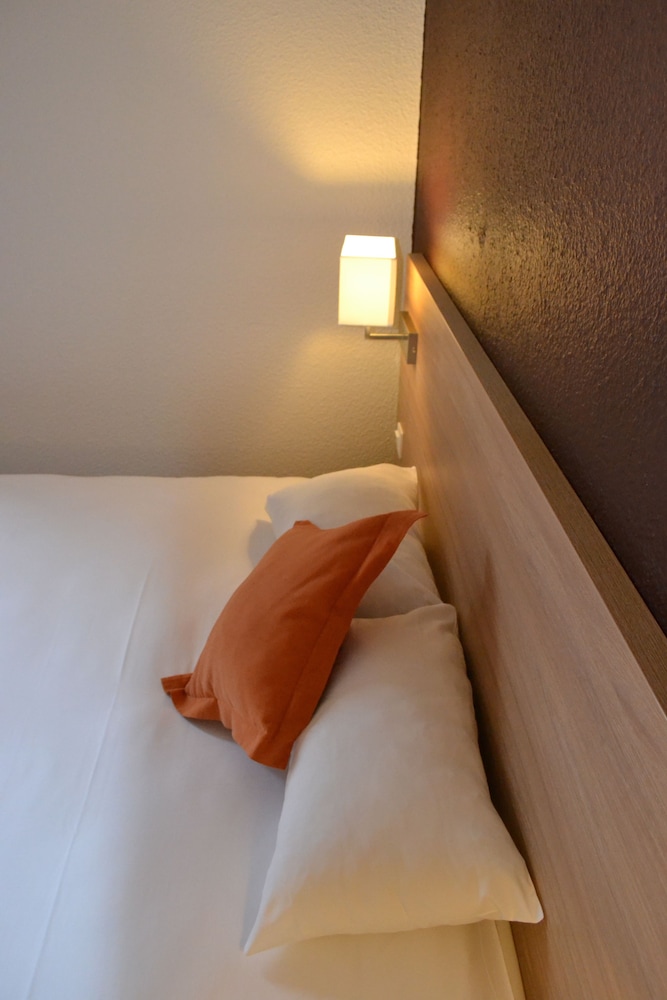 Standard Room, 1 Bedroom, Private Bathroom - Photo 4