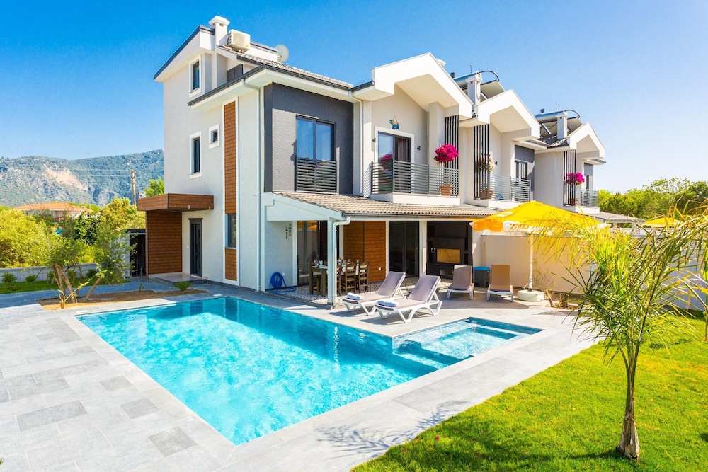 Villa photo 1