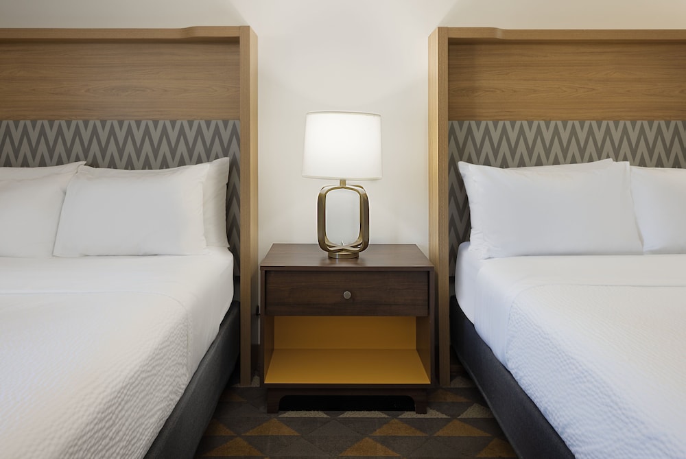 Room, 2 Queen Beds, Courtyard View (Pet Friendly) - Photo 5