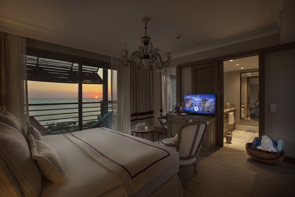 Deluxe Room, Bathtub (Infinity) photo 2