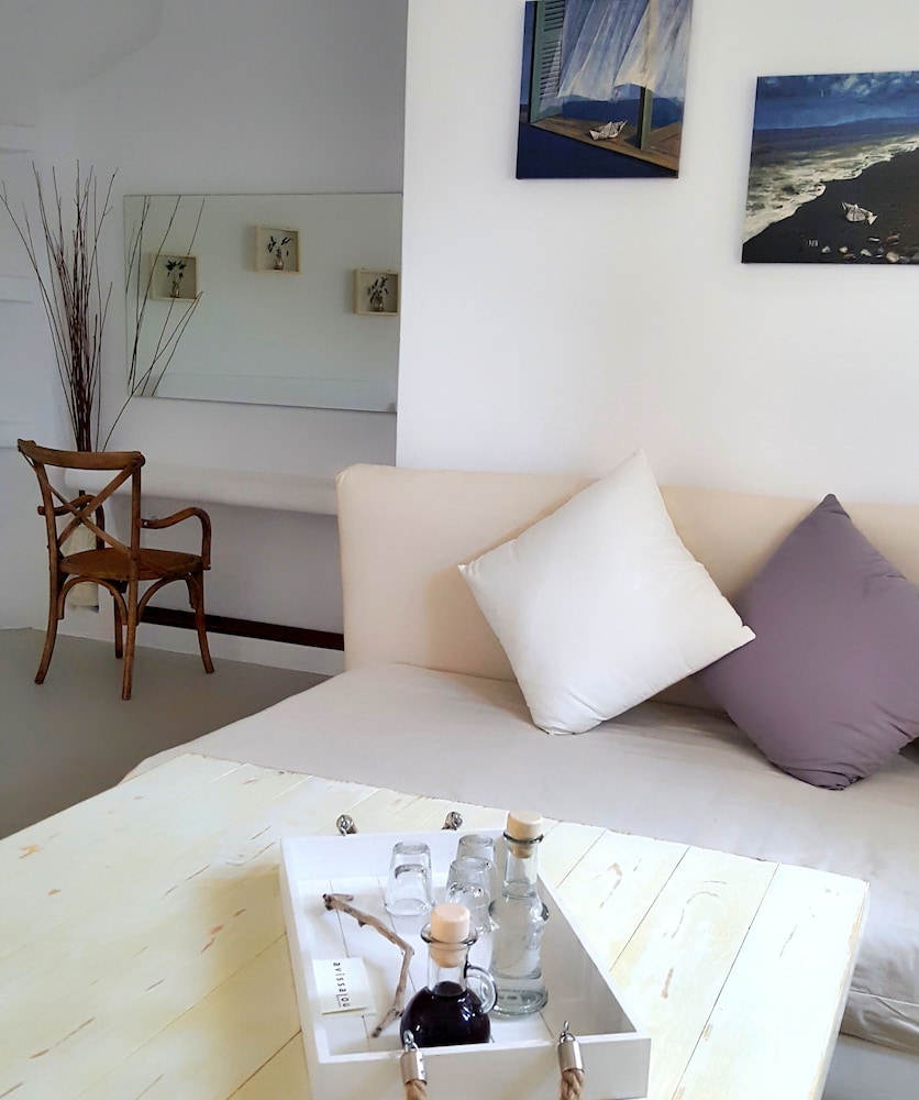 Studio Suite, Partial Sea View, Poolside