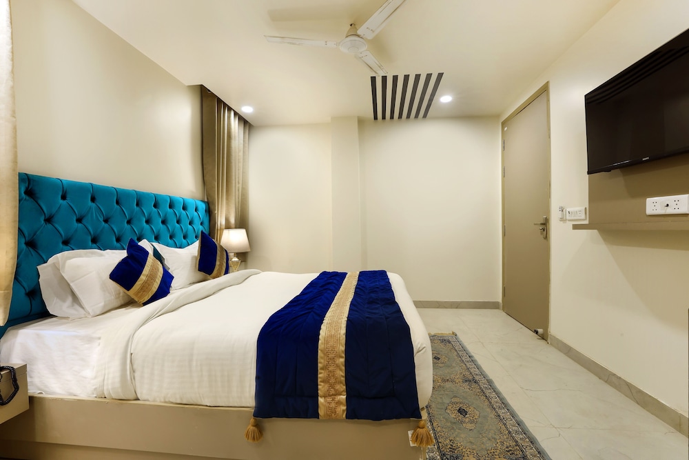 Deluxe Double Room - Photo 12