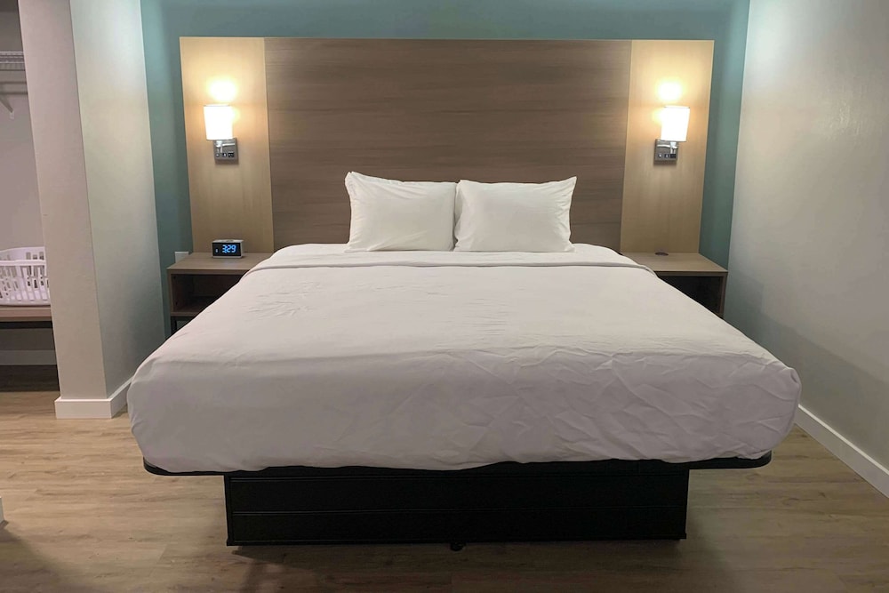 Suite, Multiple Beds, Non Smoking - Photo 12