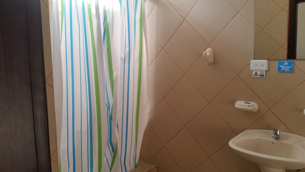 Basic Quadruple Room photo 2