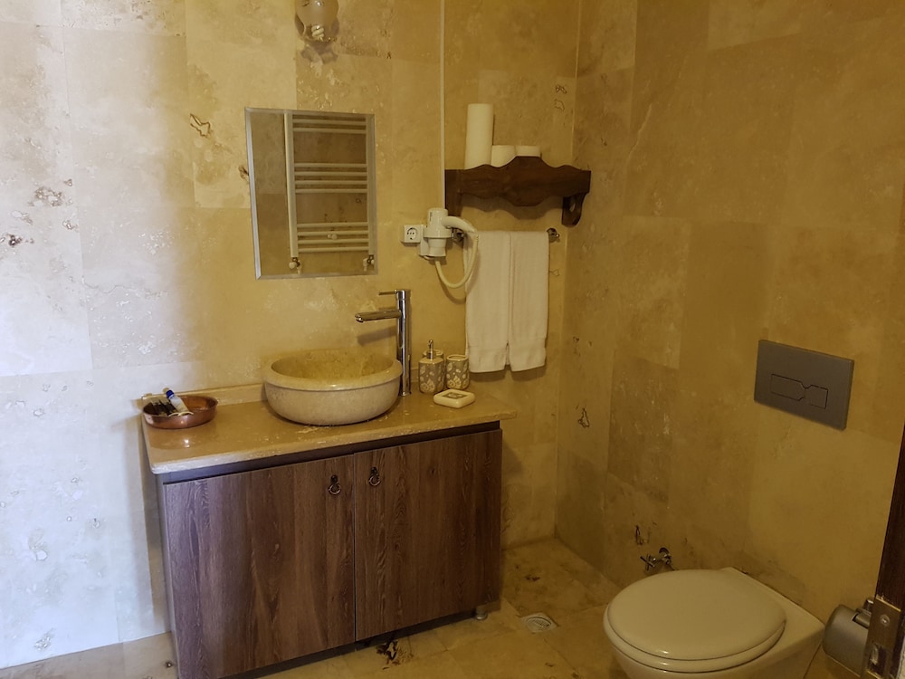 Suite (Cave) photo 2