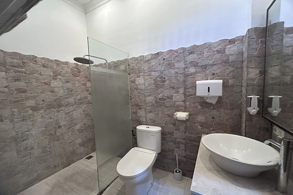 Double Room with Balcony - Photo 9