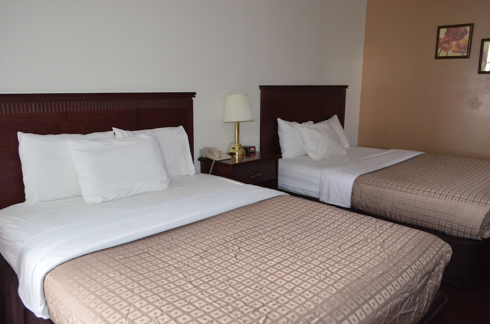 Standard Room, 2 Queen Beds, Non Smoking photo 3