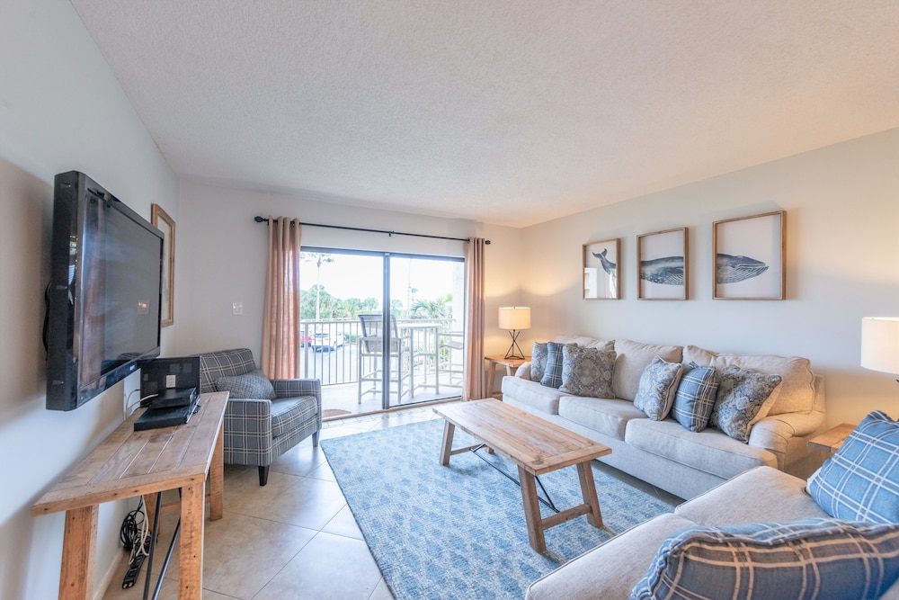 Condo, 3 Bedrooms, Oceanfront photo 2