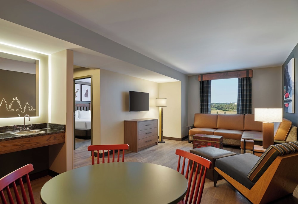 Great Wolf Geyser Suite