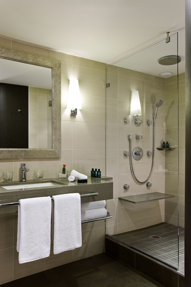 Superior Room, 1 Queen Bed, Courtyard View (Spa and Gym Access) - Photo 6