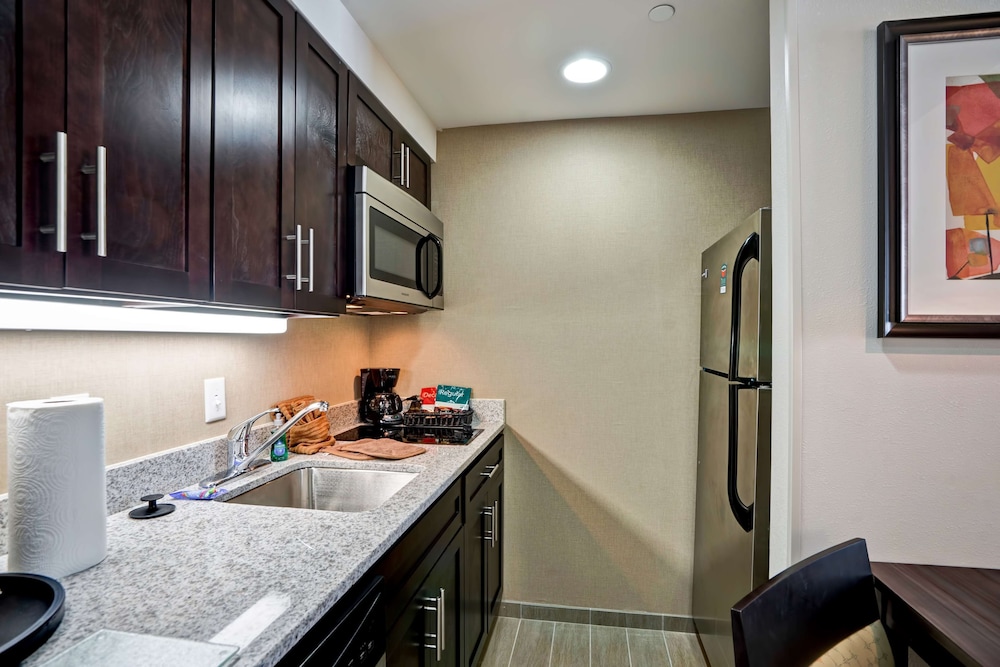 Suite, 1 King Bed, Accessible, Bathtub photo 3