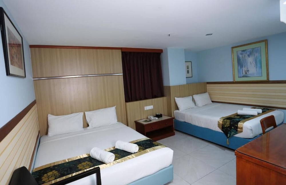 Deluxe Quadruple Room, City View