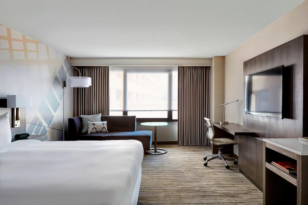 Club Room, 1 King Bed (Hearing Accessible) - Photo 1