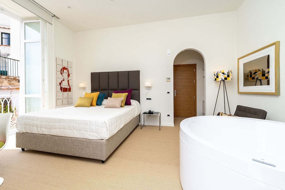 Superior Double Room, Jetted Tub, Ocean View
