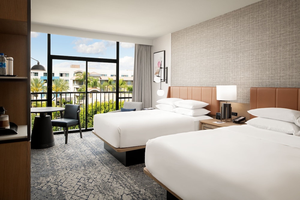 Premium Room, 2 Queen Beds - Photo 9