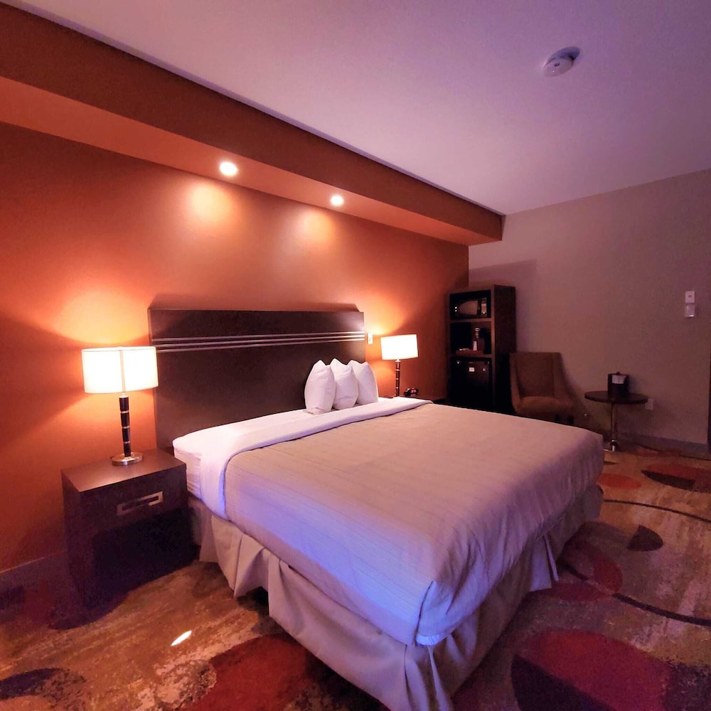 Suite, 1 King Bed photo 2