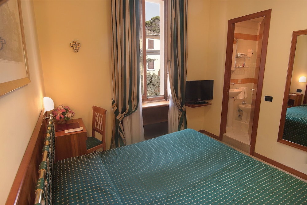 Economy Double Room photo 3