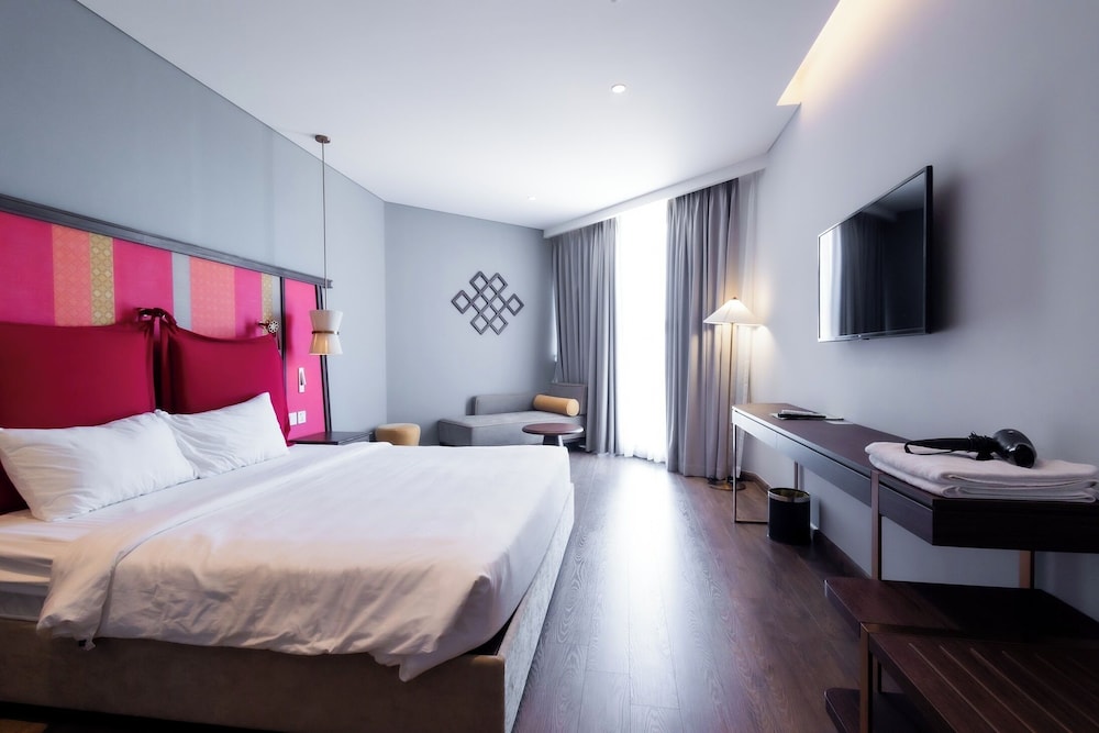 Exclusive Double Room, 1 King Bed, Partial Ocean View, Sea Facing