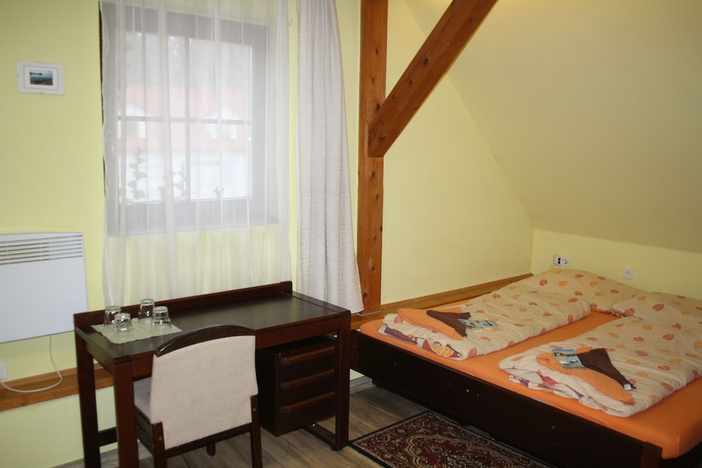 Classic Room, 2 Queen Beds photo 2
