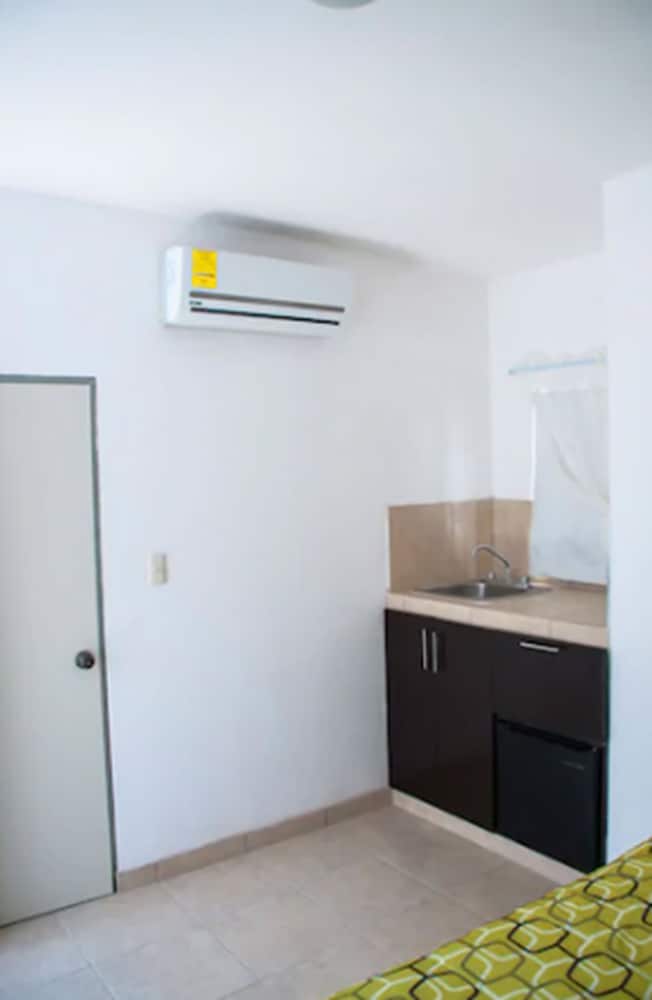 Double Room, 1 Queen Bed photo 1