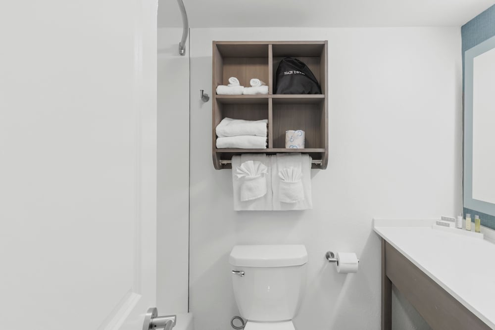 Schooner Oceanfront Deluxe Cabana Room - Photo 10