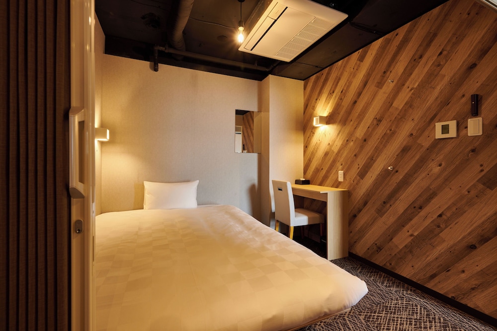 Mixed Floor Double Bed Capsule, Non-Smoking