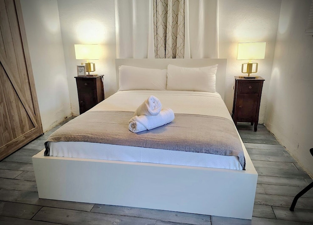 Standard Studio, 1 Queen Bed (S4) photo 3