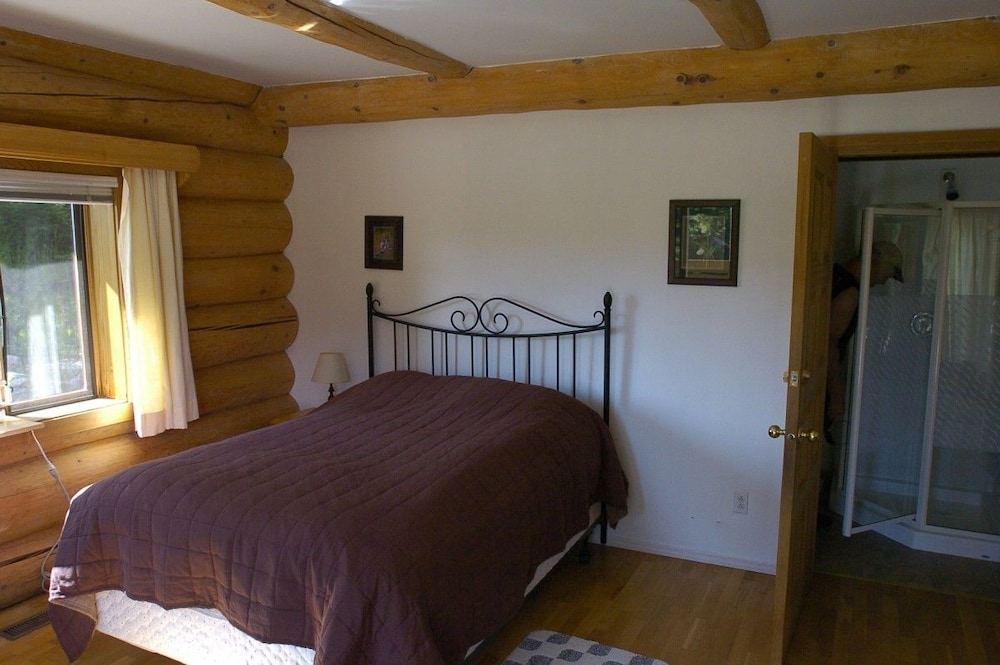 Traditional Room, 1 Queen Bed, Valley View, Garden Area photo 2