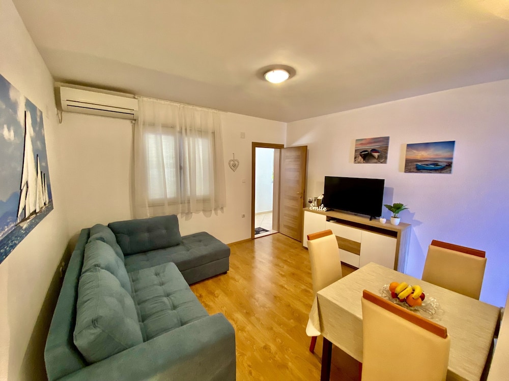 Apartment (A4) photo 3