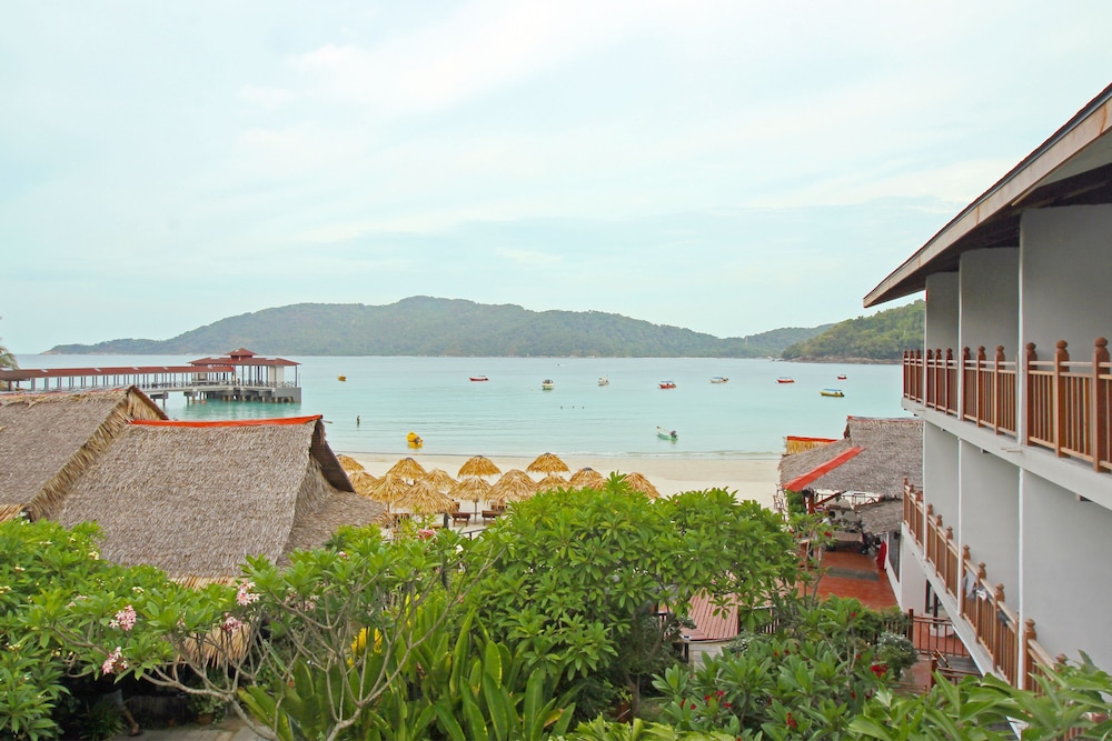 Deluxe Double Room, 1 King Bed, Balcony, Partial Sea View photo 2