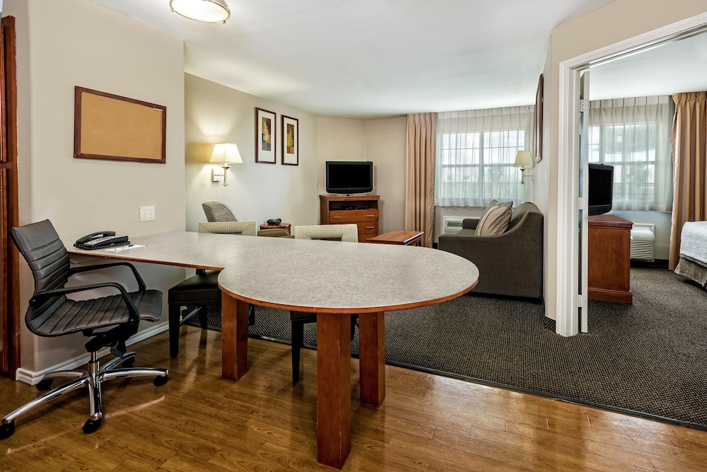 Suite, 1 Bedroom - Photo 3