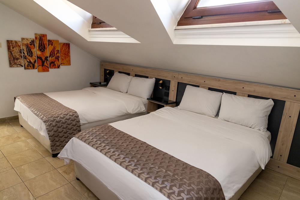 Economy Quadruple Room photo 1