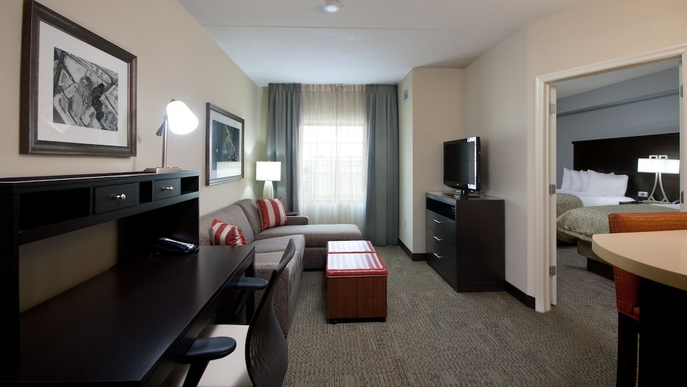 Suite, 1 Bedroom, Kitchen photo 3