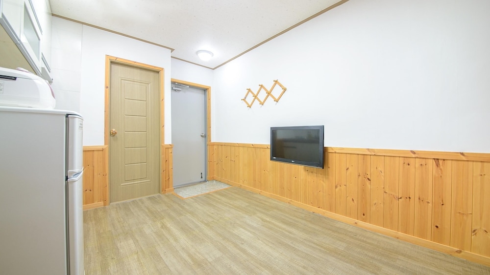 Basic Room, 1 Bedroom (A206) - Photo 3