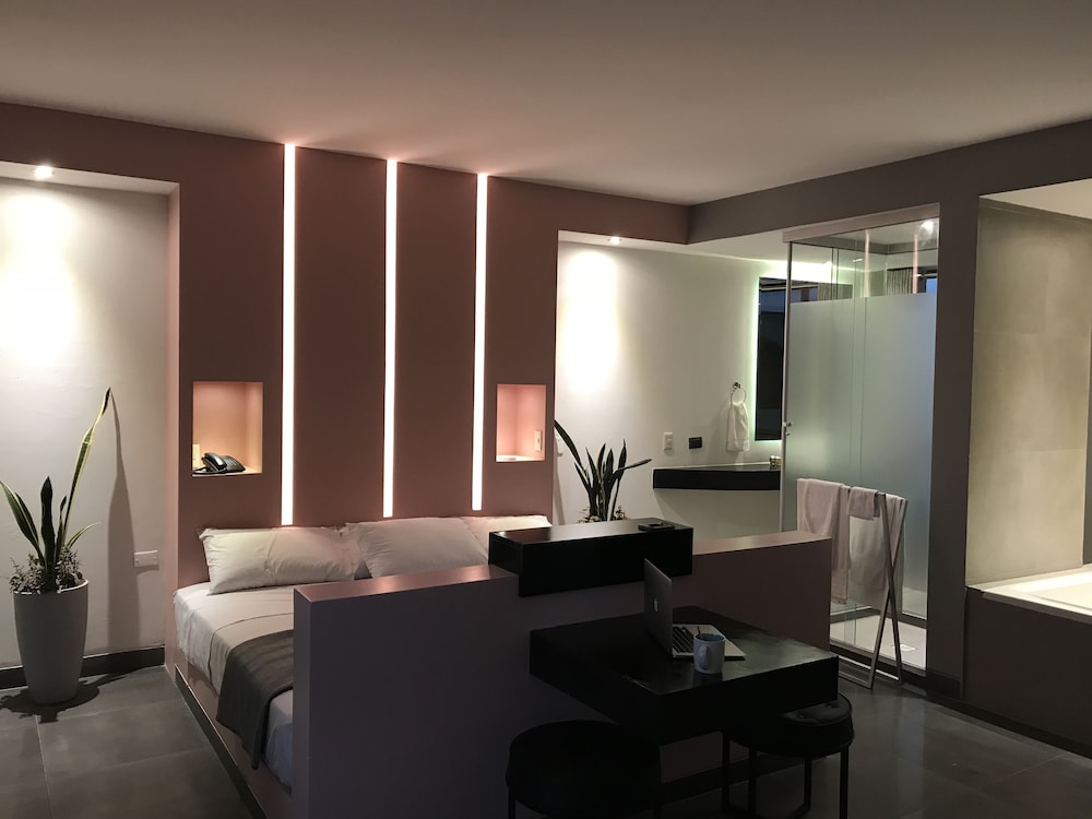 Double Room, 1 Queen Bed photo 3