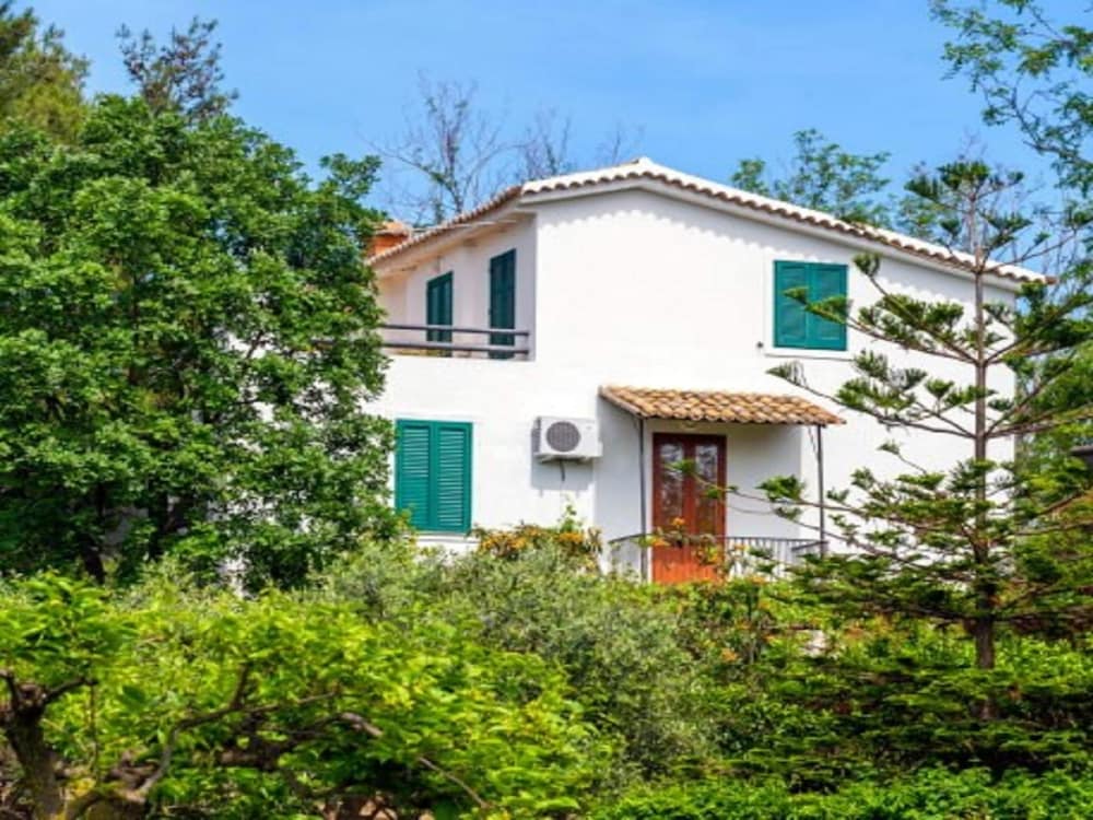 Villa photo 1