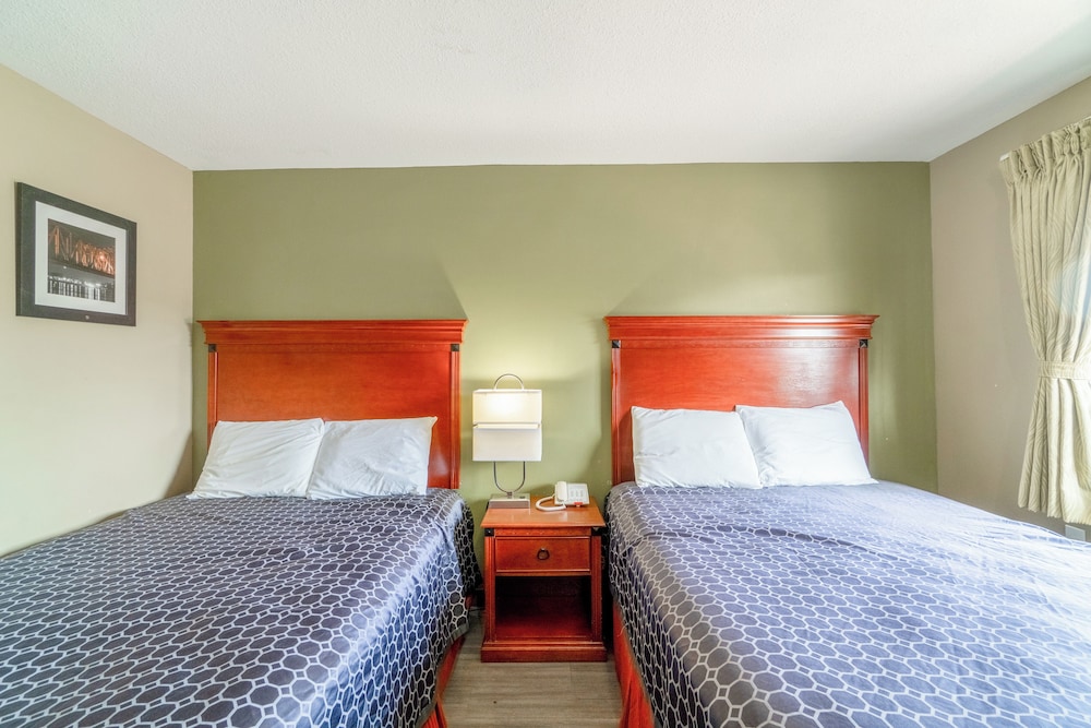 Room, 2 Queen Beds, Non Smoking photo 3