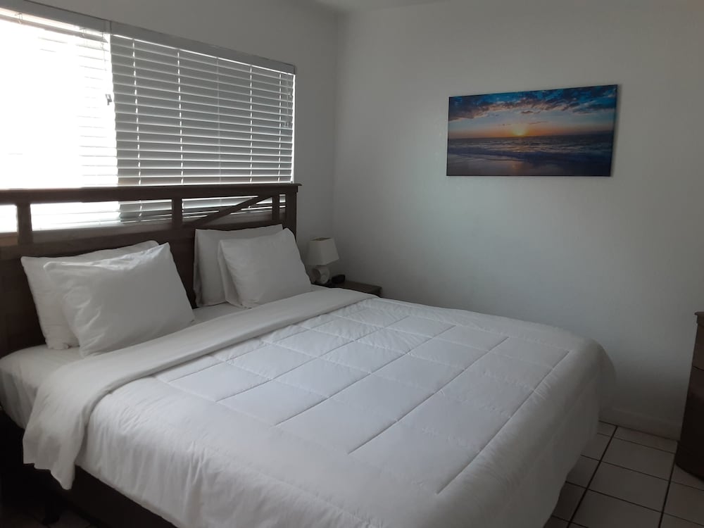 Suite, 1 Queen Bed With Sofa Bed, Beach View, Beachside
