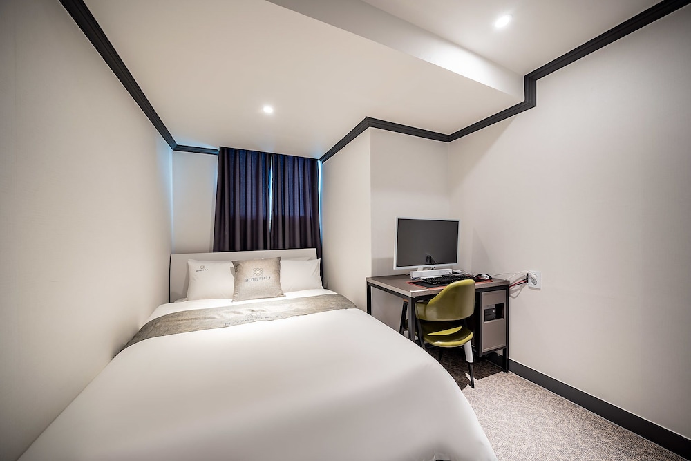 Deluxe Room - Photo 5