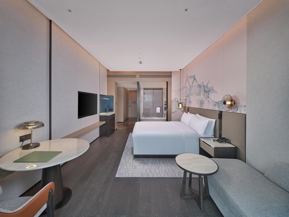 Executive Room, 1 King Bed, River View