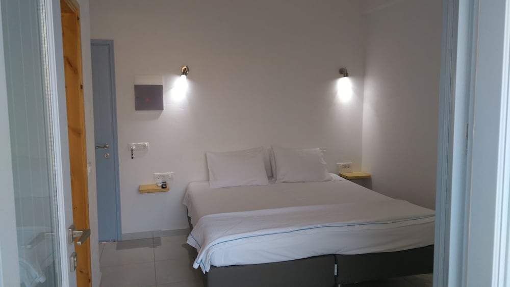 Double or Twin Room, Garden View (Partial Pool View)