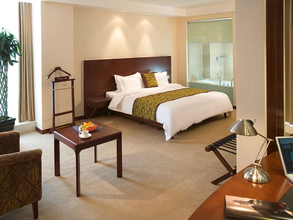 Deluxe Room, 1 King Bed photo 1