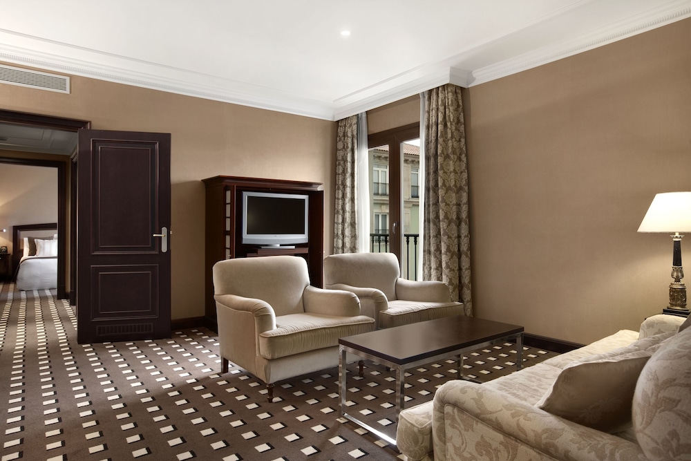 Junior Suite - Photo 12