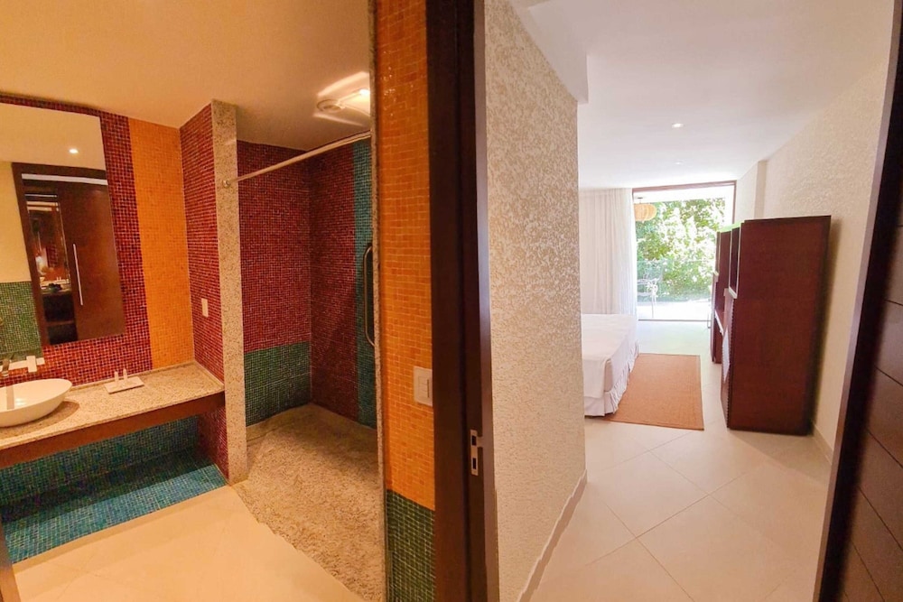 Superior Room, 1 King Bed, Accessible, Garden View (Balcony)