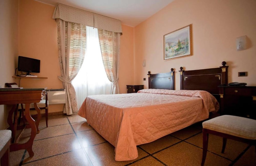 Economy Room - Photo 33