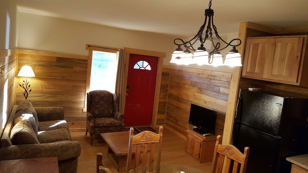 Unit C-Deluxe 1 bedroom w/Washer & Dryer photo 1