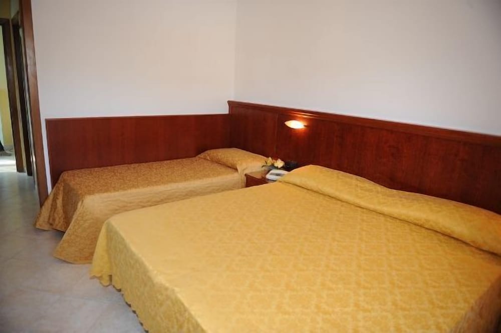 Triple Room - Photo 6